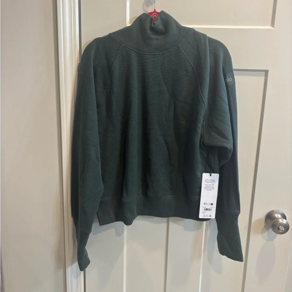 ALO Yoga Waffle Weekend Escape Mock Neck Long Sleeve Medium Clover Green NWT